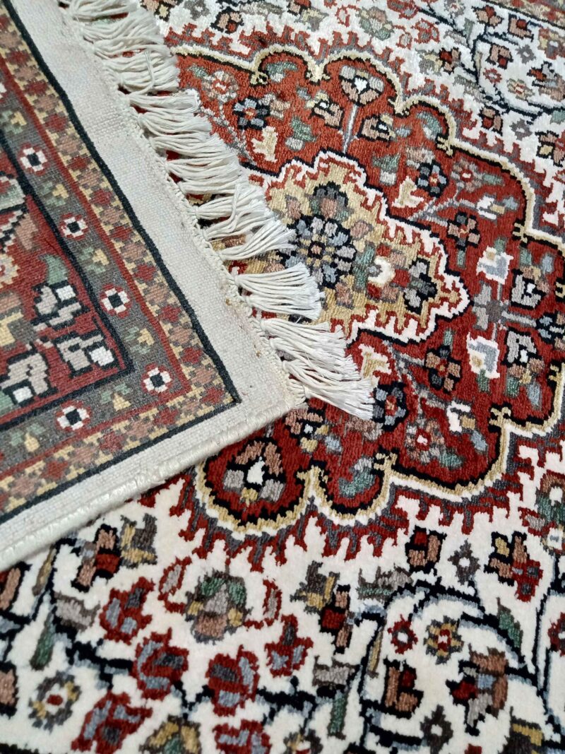 3ft×5ft Hand Knotted Persian Carpet White - Image 4