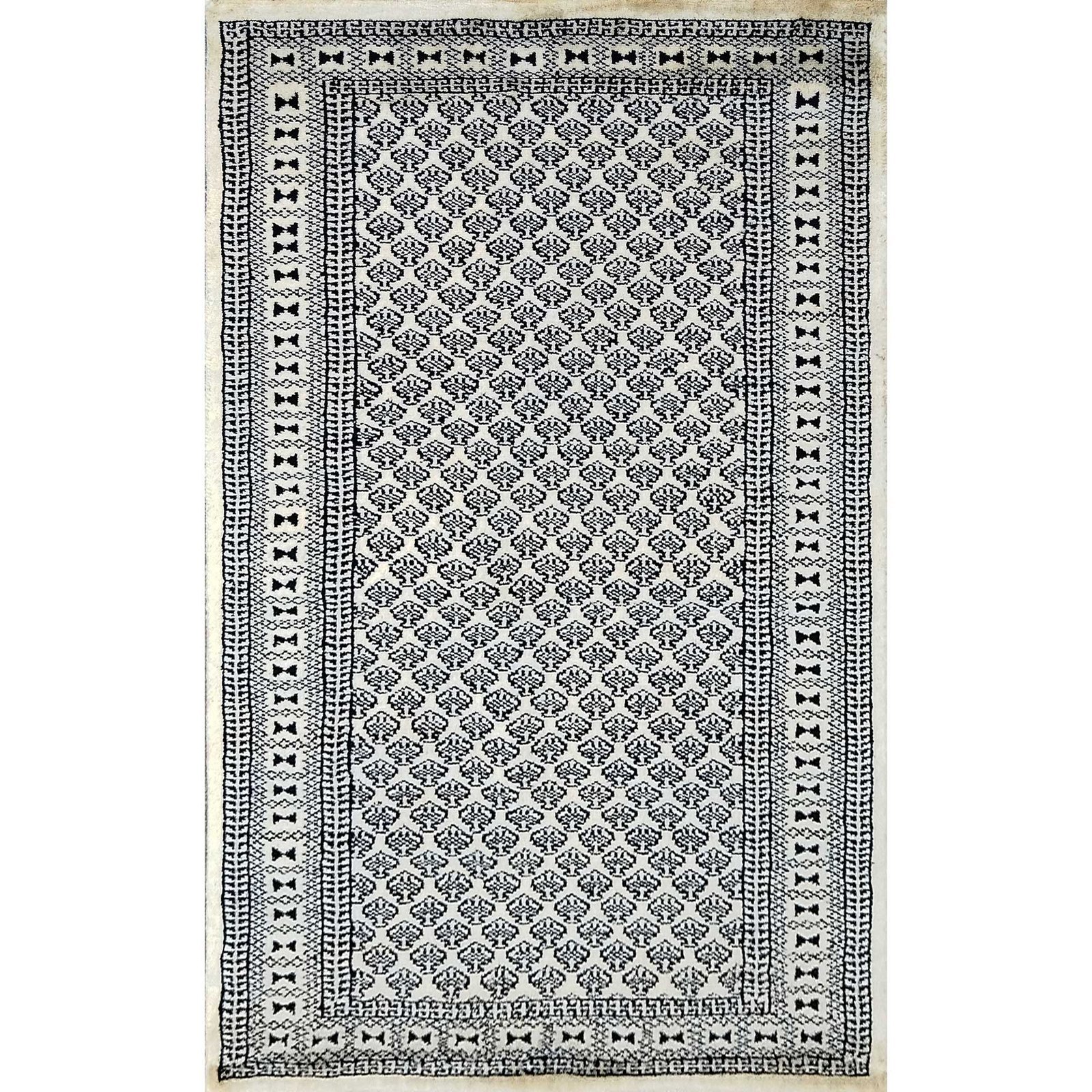 2.5x4 Feet White Handmade Wool Carpet