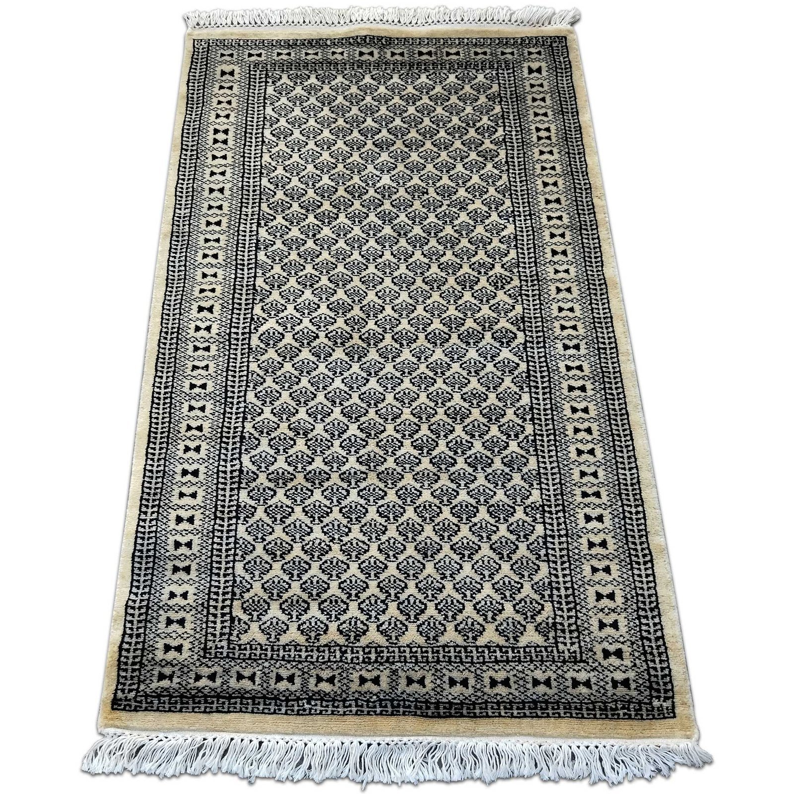 2.5x4 Feet White Handmade Wool Carpet - Image 2