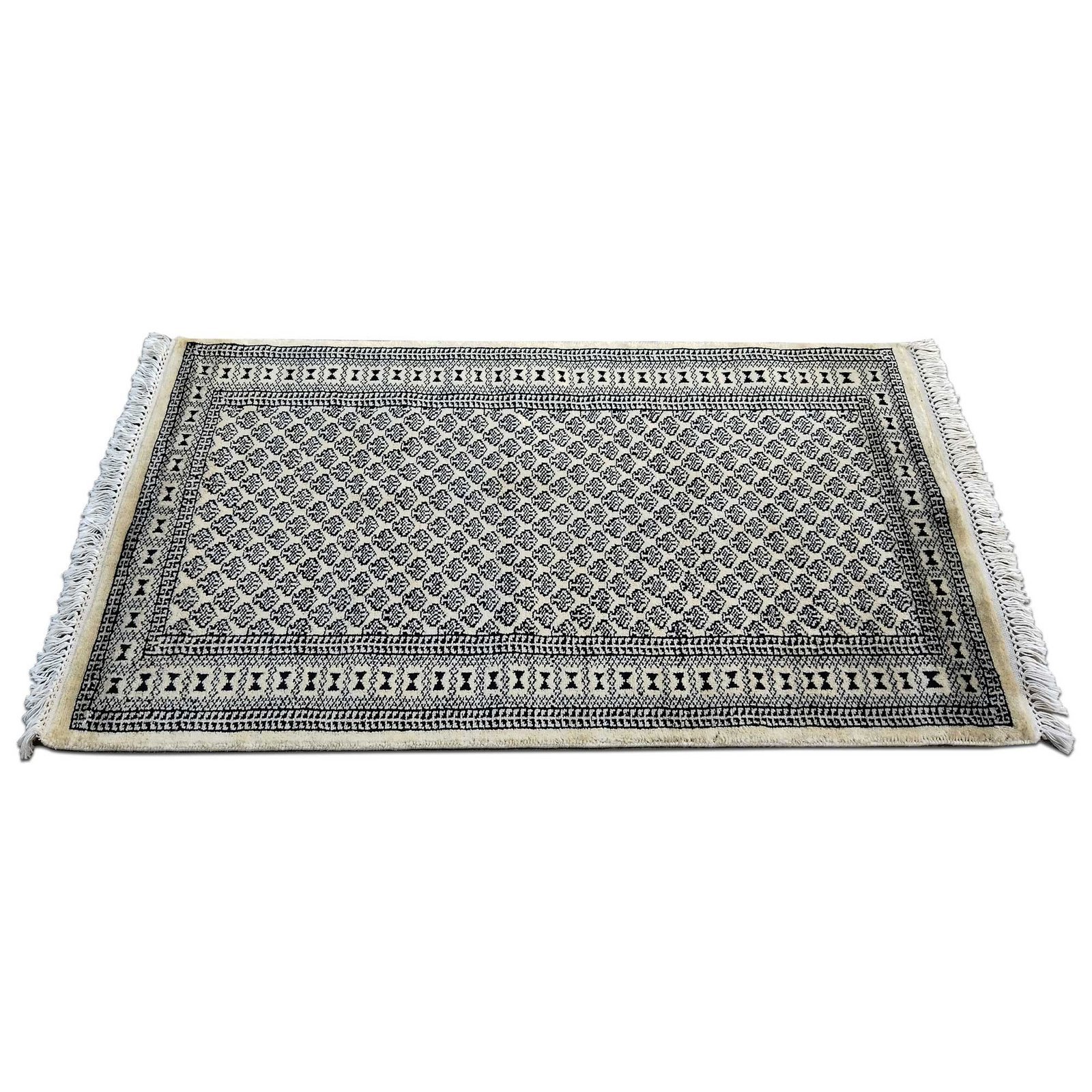 2.5x4 Feet White Handmade Wool Carpet - Image 3