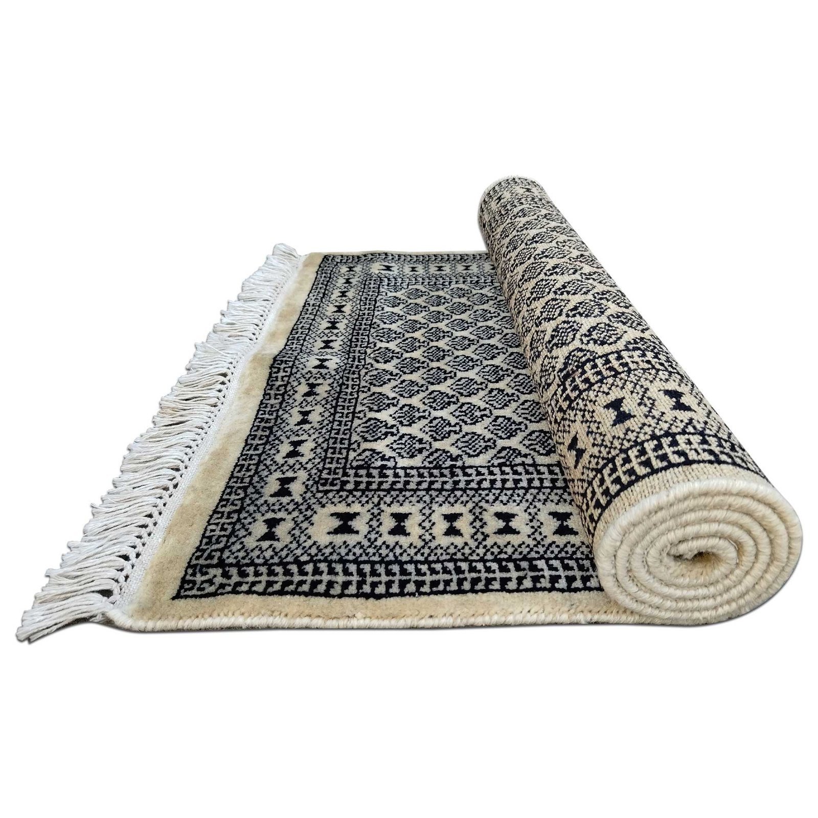 2.5x4 Feet White Handmade Wool Carpet - Image 6