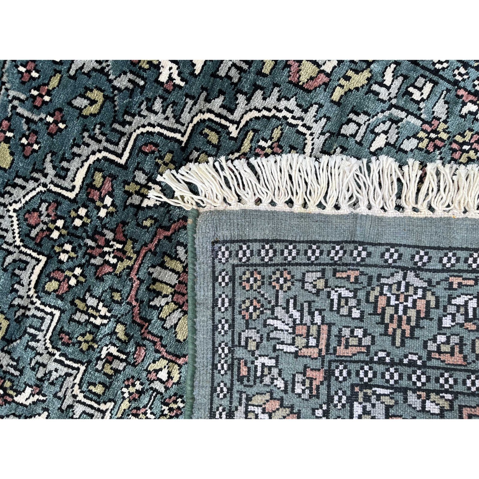 2.5x4 feet Hand Knotted Bamboo Silk Carpet Indopersian Overall Gray - Image 5