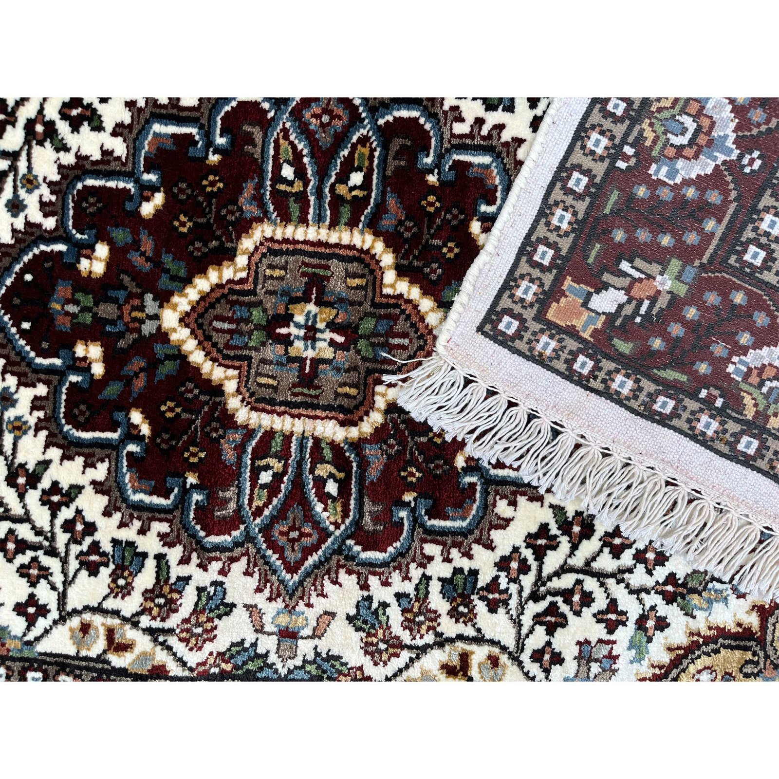 2.5x4 feet Hand Knotted Bamboo Silk Carpet Indopersian White and Multi - Image 4