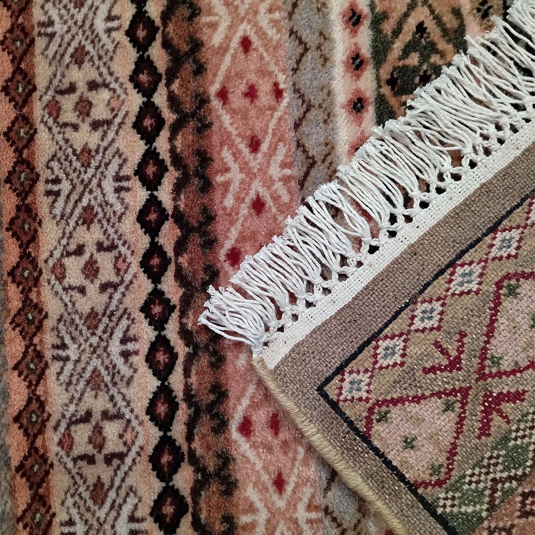 3×5 Feet Multicolor Handmade Wool Carpet - Image 3