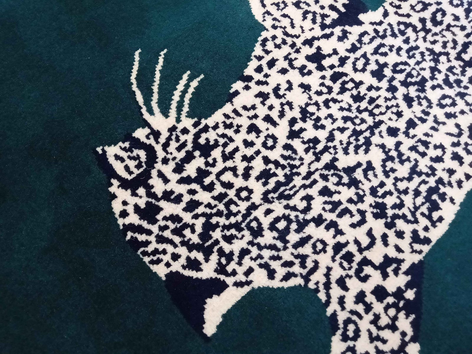 4x6 Feet Hand Knotted Climbing Leopard Carpet Green - Image 5