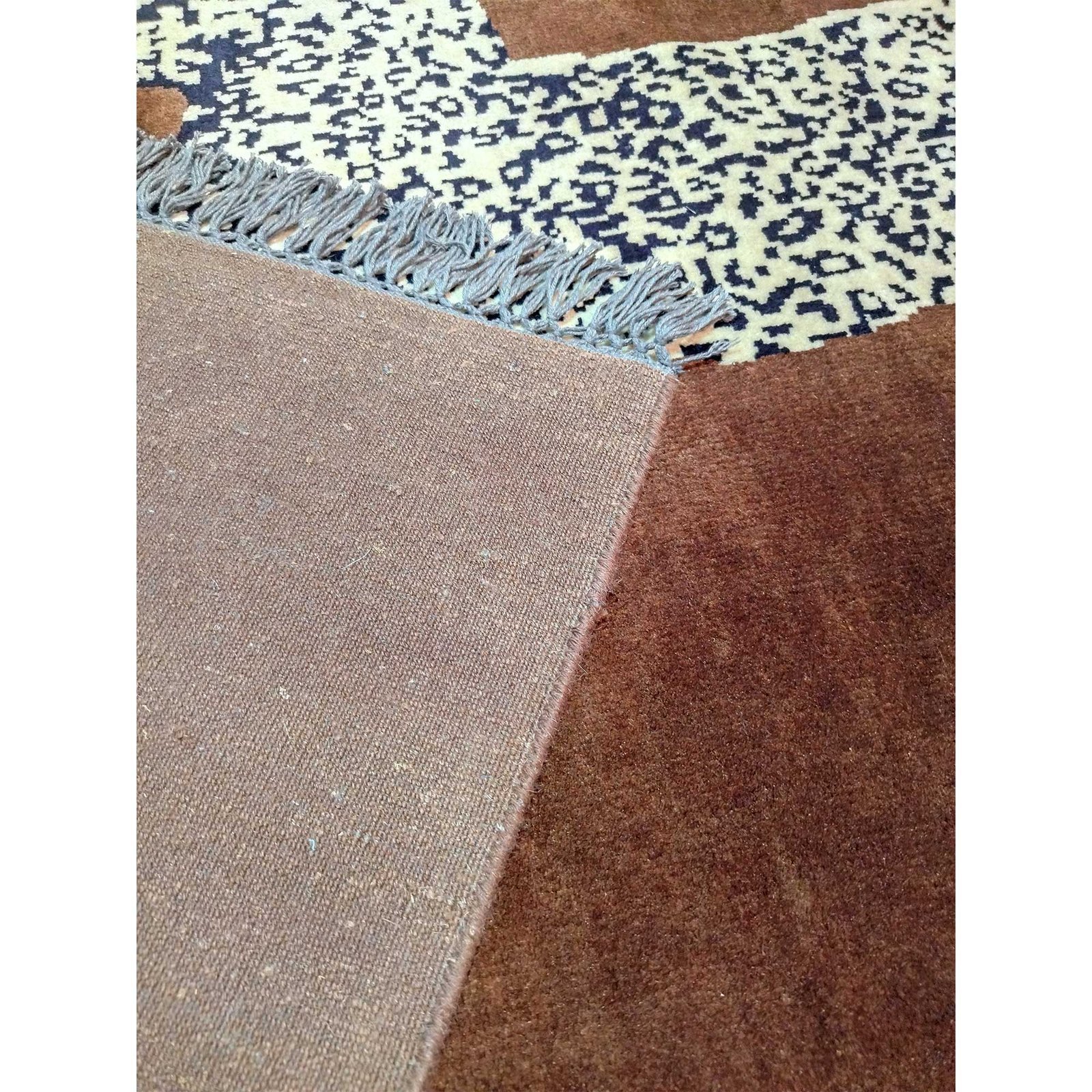 4x6 ft Brown Hand Knotted Wool Leopard Carpet - Image 4