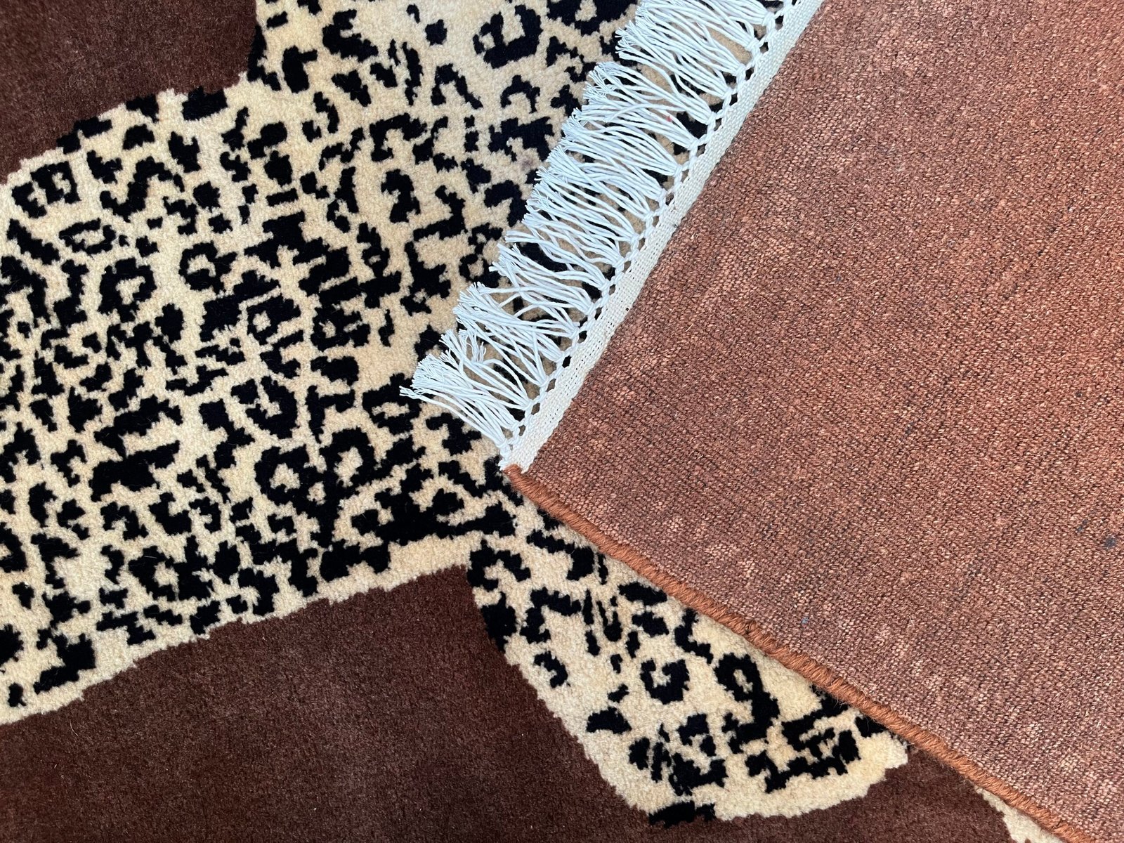 4x6 ft Hand Knotted Woolen Carpet Copper Leopard - Image 3