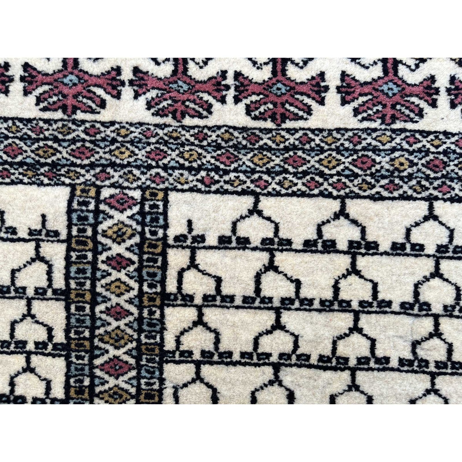 4x6 Feet White Hand Knotted Wool Carpet Parda - Image 4
